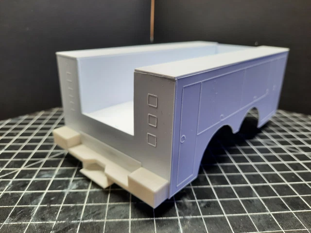 MODEL SEMI TRUCK Utility Body 1 25 Scale Model Kit Diorama 20 79 