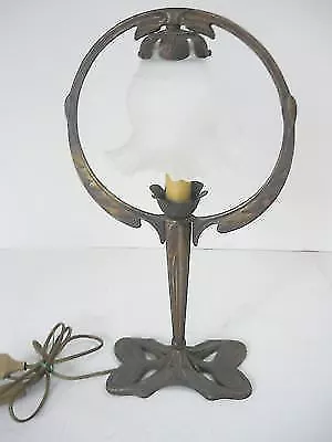 Lampada da tavolo in ottone brunito con vetro liberty