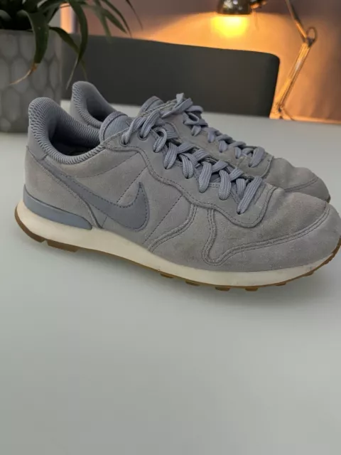 Nike internationalist trainers in glacier grey deals
