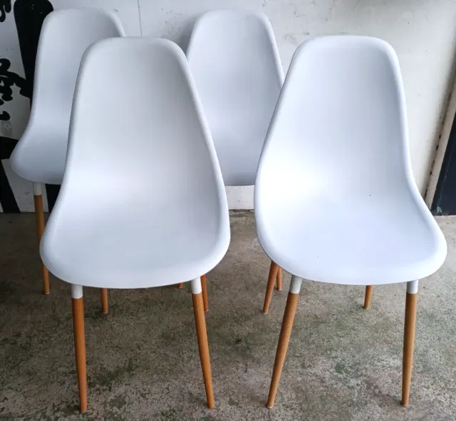 Lot 4 CHAISES SCANDINAVES Blanches pieds BOIS Mobilier Scandinavian Chairs MAG