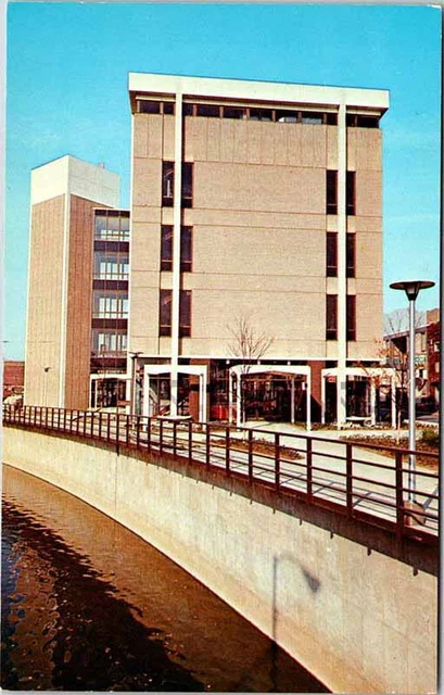 Postcard BUILDING SCENE Sharon Pennsylvania PA AM3844