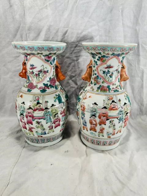 Paire de 2 grands vases en porcelaine chinoise Canton. Fleurs Personnes Dragons