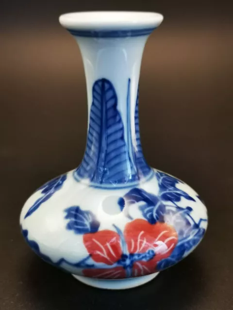 Delicate Chinese. White Porcelain Hand Painted Safflower Leaves Vase W Mark Y87