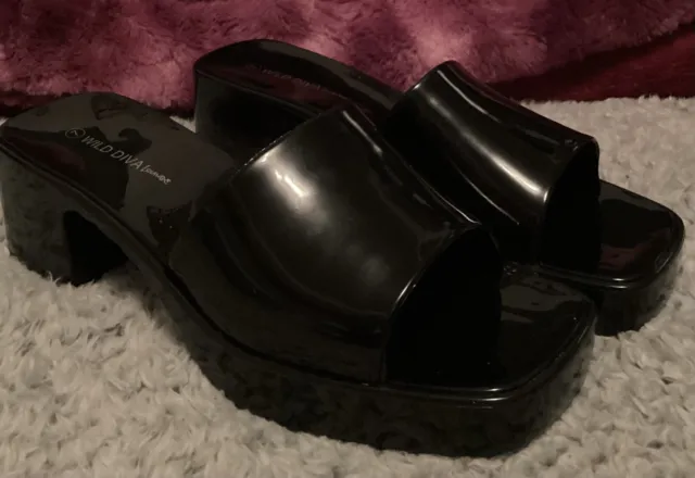 Wild Diva Lounge Black Jelly Sandal Size 7