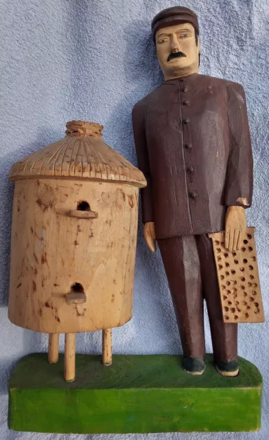 Polnische Volkskunst Skulptur, Mann mit Bienenkorb, 70er Jahre, signiert