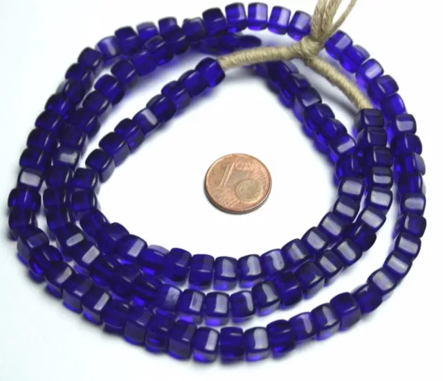 Strang 60 cm Kobalt blaue böhmische Würfel Quadrat Perlen cube Glasperlen 6 mm
