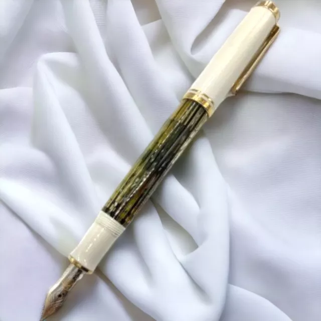 Pelikan Souveran M400 White Stripe Gold 14C Fountain Pen F Nib USED