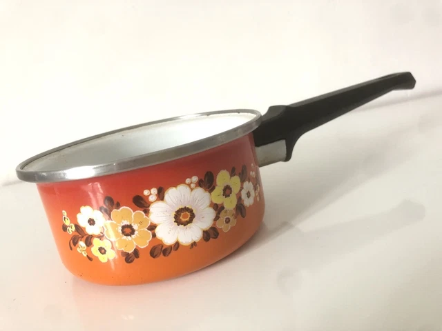 Poêle rétro en émail avec couvercle - vintage - décoration intérieure - décoration de cuisine - fleurs - blanc - marron - orange - France