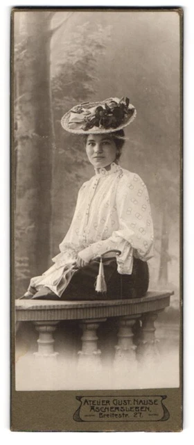Fotografie Gust. Nause, Aschersleben, Breitestr. 27, Junge Dame in modischer Bl