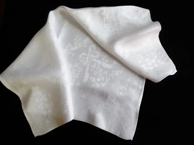 SHAMROCKS  Small Damask Irish Linen Tablecloth Centerpiece  22" X 20" Sweet!