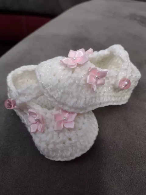 newborn white/ pink flowers baby girl Shoes, handmade crochet