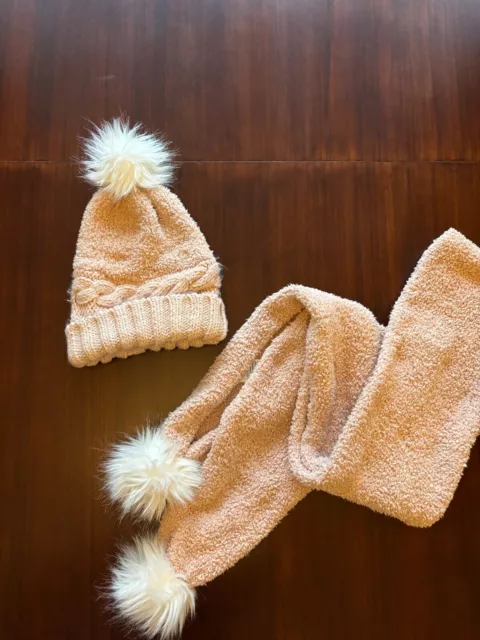 Hollister hats and scarves 2025