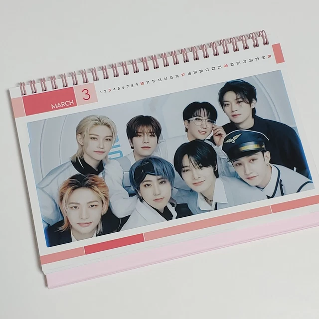 AUTOCOLLANT ROSE BUREAU photo StrayKids Stray Kids calendrier 2024 2025