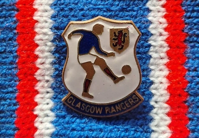 RARE GLASGOW RANGERS VINTAGE 1970s GLASGOW RANGERS PLAYER PIN BADGE £9. ...