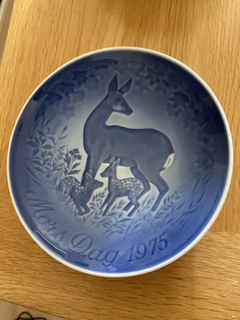 Bing & Grondahl Copenhagen Denmark Porcelain Mothers Day Plate DEER 1975 sign A