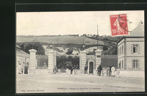 CPA Evreux, Entrée du Quartier de Cavalerie