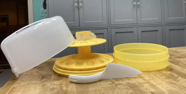 https://www.picclickimg.com/AMEAAOSwtNNlIWtp/Tupperware-Round-Cake-Pie-Egg-Takers-Color-Style-Choices-with.webp