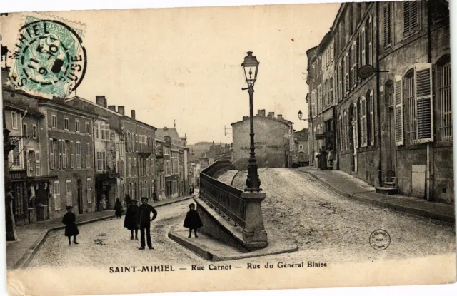 CPA Saint Mihiel-Rue Carnot-Rue du Général Blaise (184004)