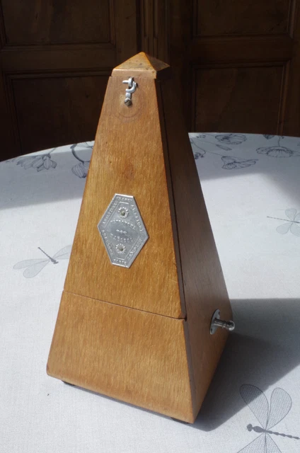 Ancien Métronome en bois. MAETZEL, il fonctionne. Instrument de musique.
