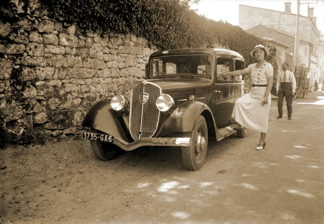 Old year photo print. 1930 Peugeot 301 car portrait woman