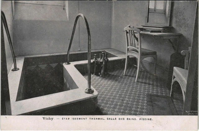 CPA Vichy Etablissement Thermal ,Salle des Bains, Piscine (1156424)