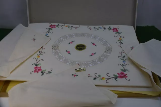 Ancienne Nappe Centre De Table Brode A La Main Neuf Avec 4 Serviettes Pur Coton