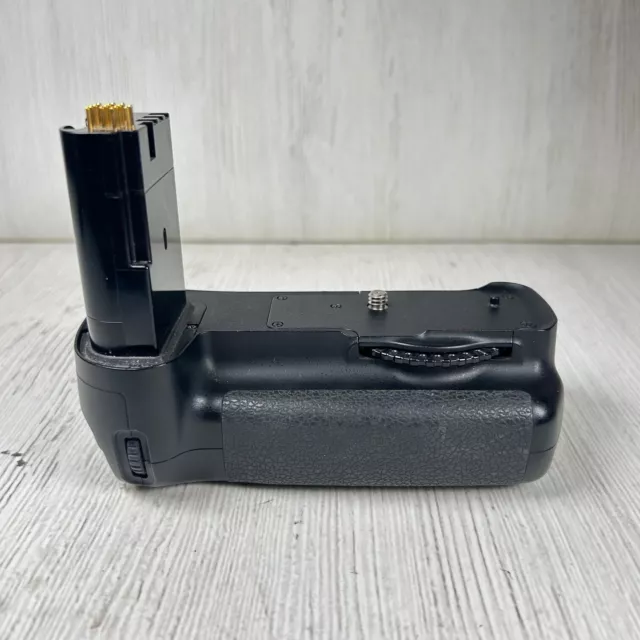 Nikon MB-D200  Battery Grip For D200 Digital SLR Camera. 12 MONTH WARRANTY!