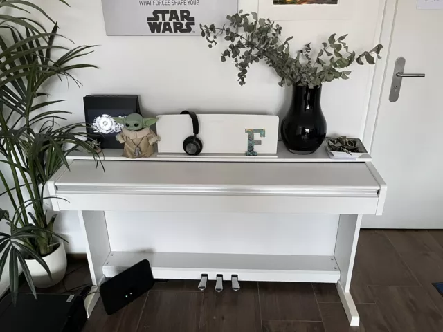 Yamaha YDP-143WH Digital Piano