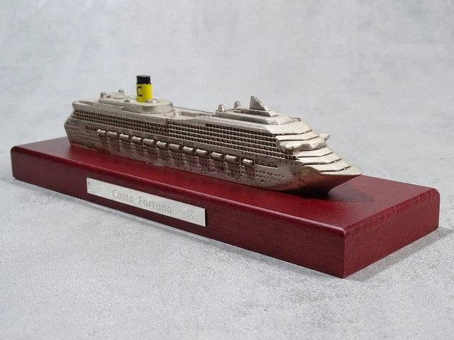 Unsinkbares Kreuzfahrtschiff Modell - Flüssigkeits Dekoration Mit Eisberg