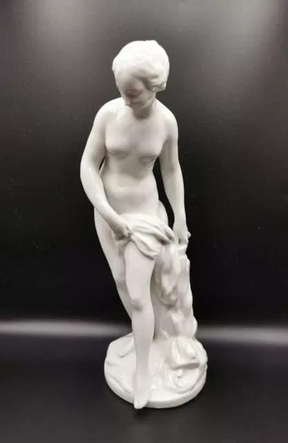 Baigneuse de Falconet en porcelaine marque N couronné Capodimonte?