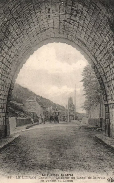 CPA 15 - LE LIORAN (Cantal) - 88. Sortie du Tunnel de la route au Lioran