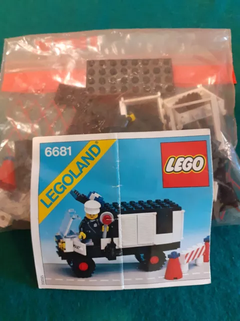 LEGO - 6386 + 6681 - POLICE STATION + POLICE VAN - WITH NOTICE