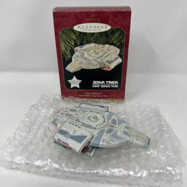 Star Trek DS9 1997 USS Defiant Hallmark Magic Keepsake Ornament- Tested In Box