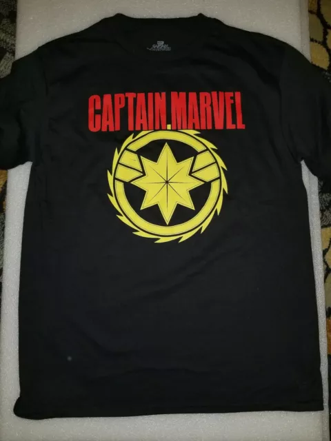 NWOT Marvel Comics Captain Marvel logo kids T-shirt size 18/20 new movie 3/8/19