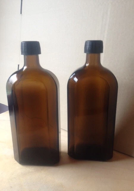 2 Apothekerflaschen aus braunem Glas mit Drehverschluss