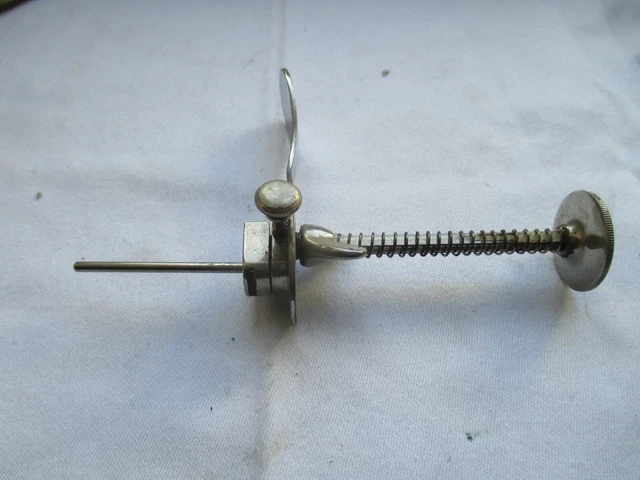Historische Instrumente Zahnmedizin - Wangenspreizer - 1934 - D.R.M.G.
