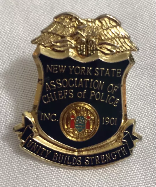 I.A.C.P. INTERNATIONAL ASSOCIATION CHIEFS OF POLICE NEW YORK MINI BADGE PIN 1 in