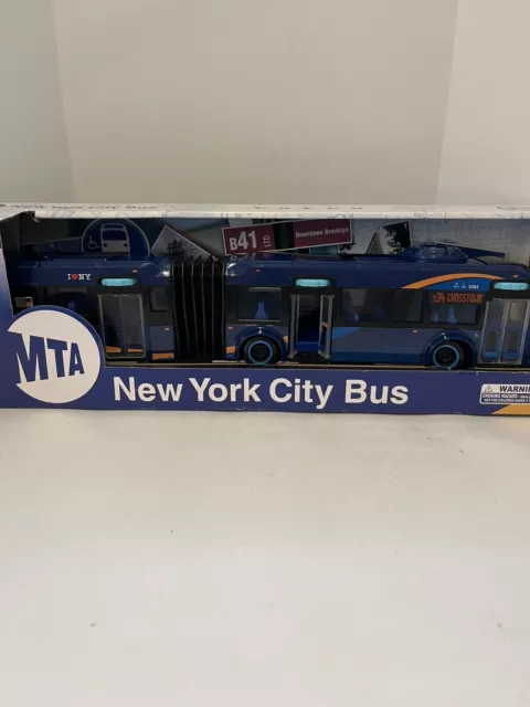 New MTA New York City Articulated Volvo Bus New Paint Scheme 1:43 Scale Daron