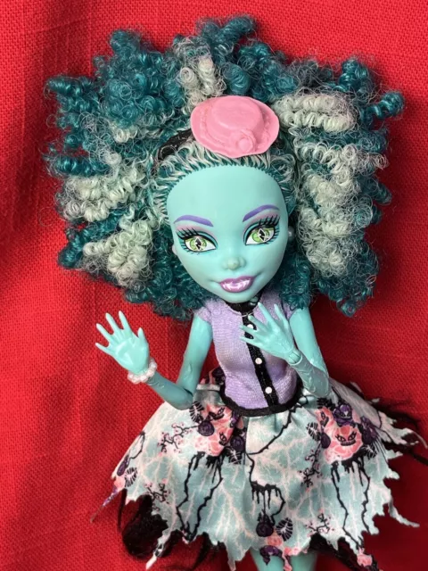 HONEY SWAMP DOLL MONSTER HIGH Frights Camera Action Hauntlywood  SCARILY SWEET!