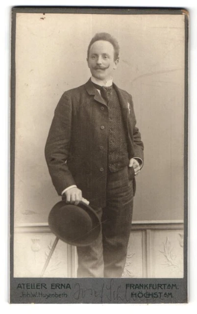 Fotografie Atelier Erna, Frankfurt a/M, Portrait bürgerlicher Herr mit Oberlipp