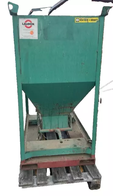 Silobehälter / Silo / Schüttgutbehälter / Kaiser & Kraft / Unterbau mit Füßen