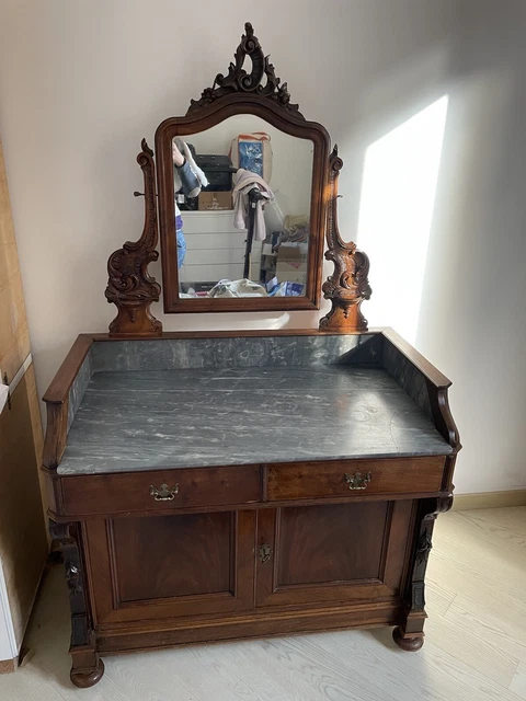 Elegante toilette antica in legno  con finiture, specchio e ripiano in marmo