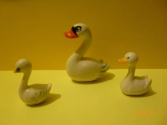 Wade Collectors Club Happy Family Families Swans Swan