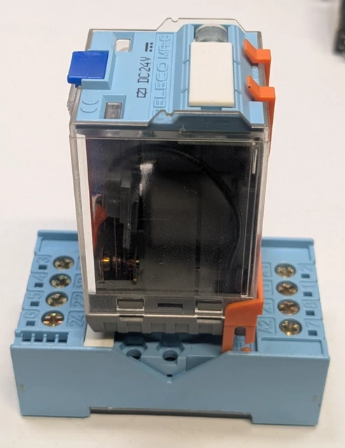 Turck Releco MR-C C2-A20X DC24V Relay 24VDC  8-Pin 10A/120V with Base