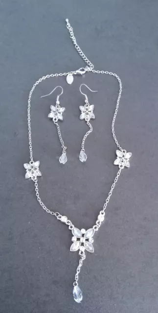 Ensemble Collier Et Boucles D'oreilles