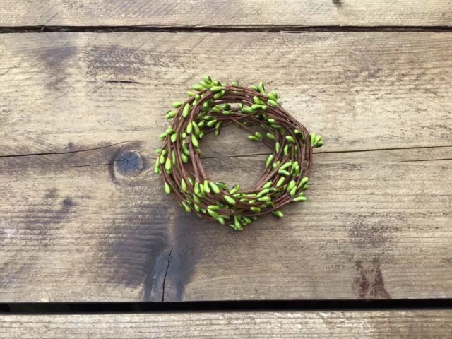 Green Primitive Pip Berry Wire Rope Garland