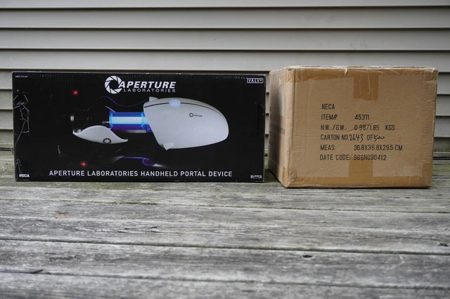Portal Gun Full Size Replica & Display Stand ASHPD Valve NECA