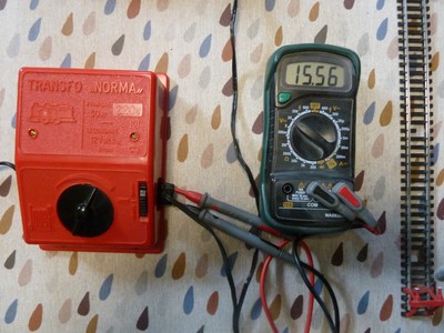 tres bel etat transformateur   pour circuit  routier jouef . 
