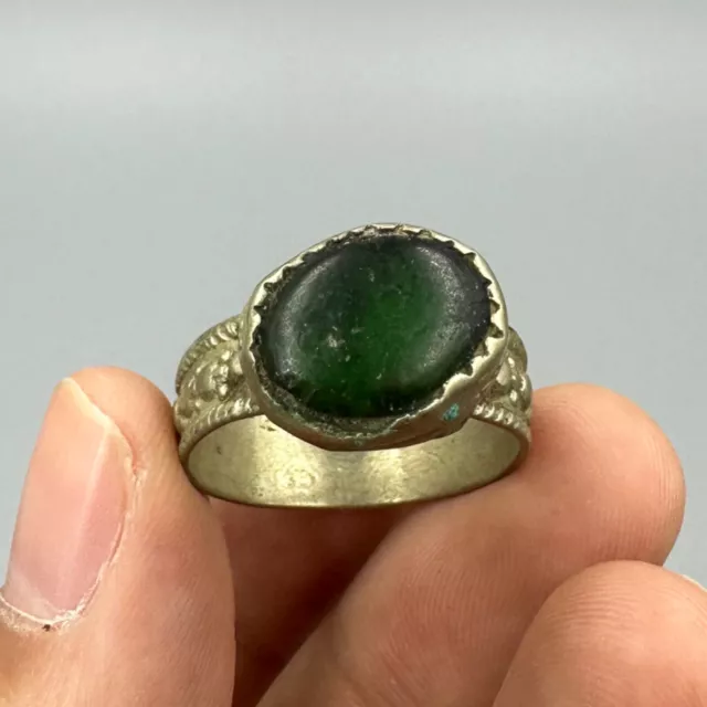 Lovely ancient Roman bronze ring with rare glass insert 2