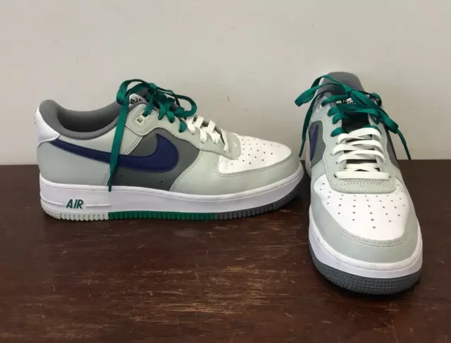 Men's Nike Air Force 1 '07 LV8 Shoes. Size 10.